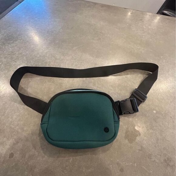 Woman’s neoprene belt bag. Hunter green. Buckle, adjustable. New conditi… - Picture 2 of 8